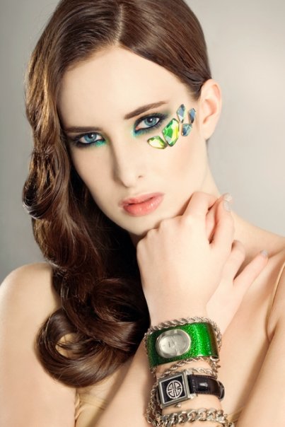how to do eye makeup for hazel eyes. the green in hazel eyes,